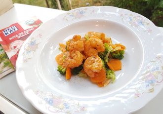 Creveti cu broccoli si legume sote