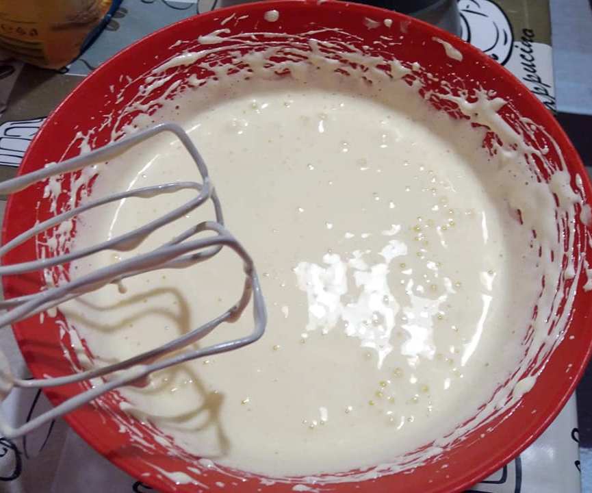 Desert prajitura cu iaurt si coacaze negre