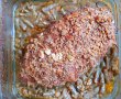 Rulada din carne de pui umpluta cu fasole verde, nuci si cascaval invelita in bacon-7