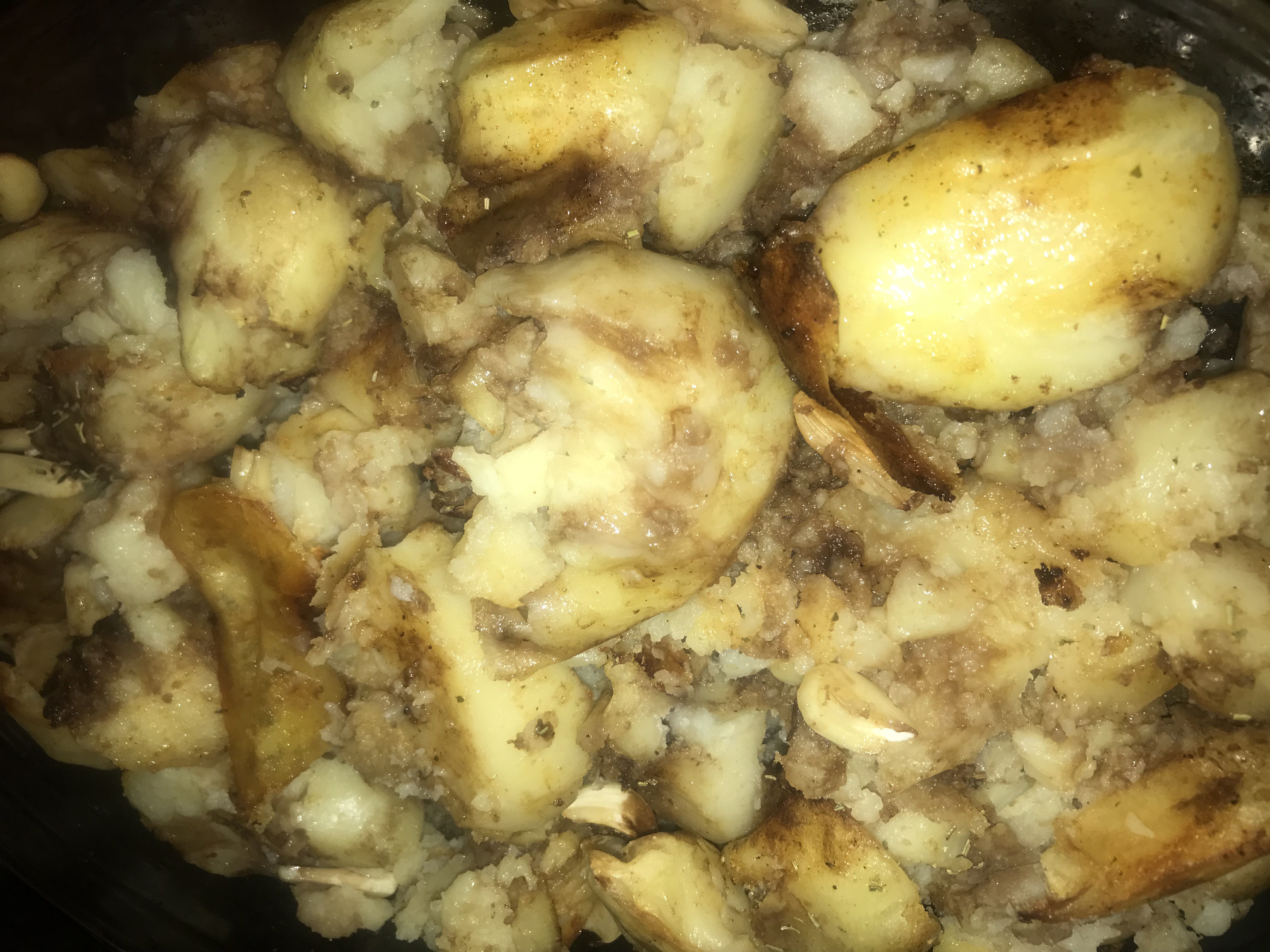Impletitura de porc si cartofi la cuptor cu otet balsamic, rozmarin si usturoi