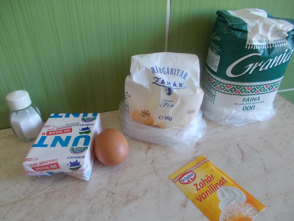 Desert mini tarte cu crema mousseline si afine