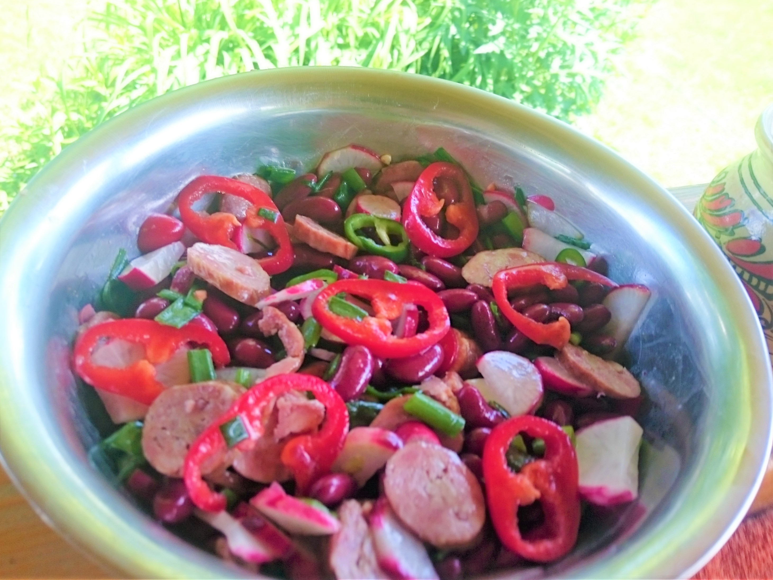 Salata de fasole rosie cu carnat de porc