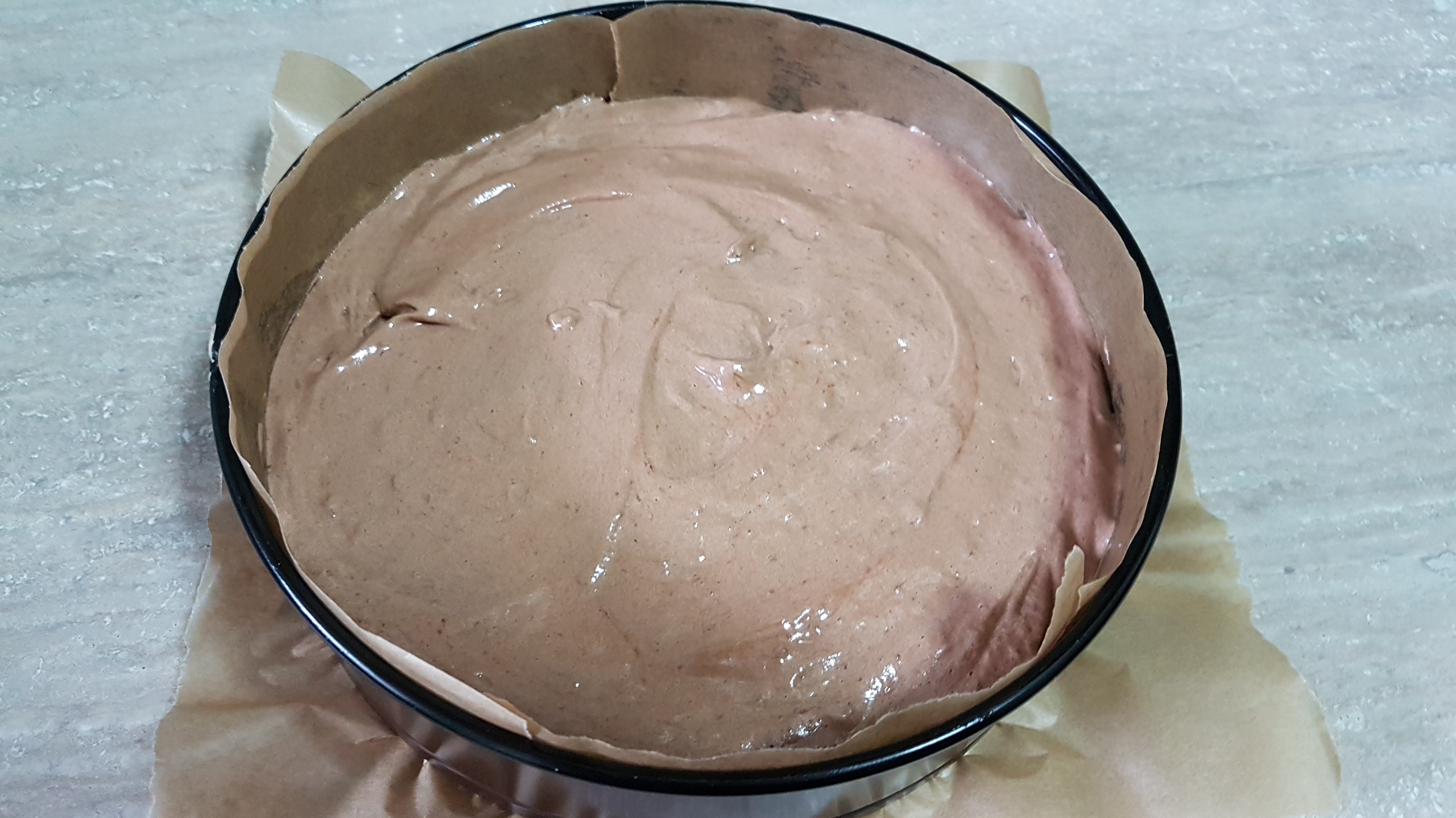Desert tort cu crema de ciocolata, afine si zmeura - Reteta 800