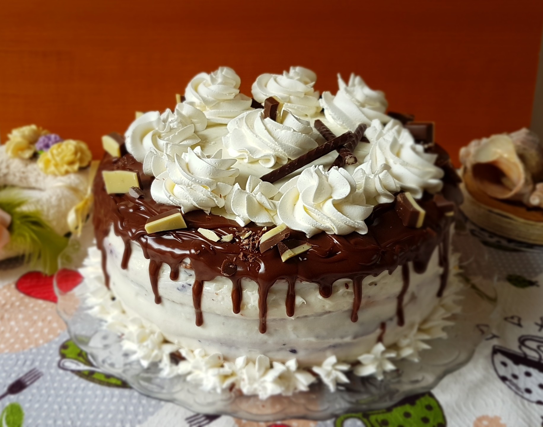 Desert tort cu crema de ciocolata, afine si zmeura - Reteta 800