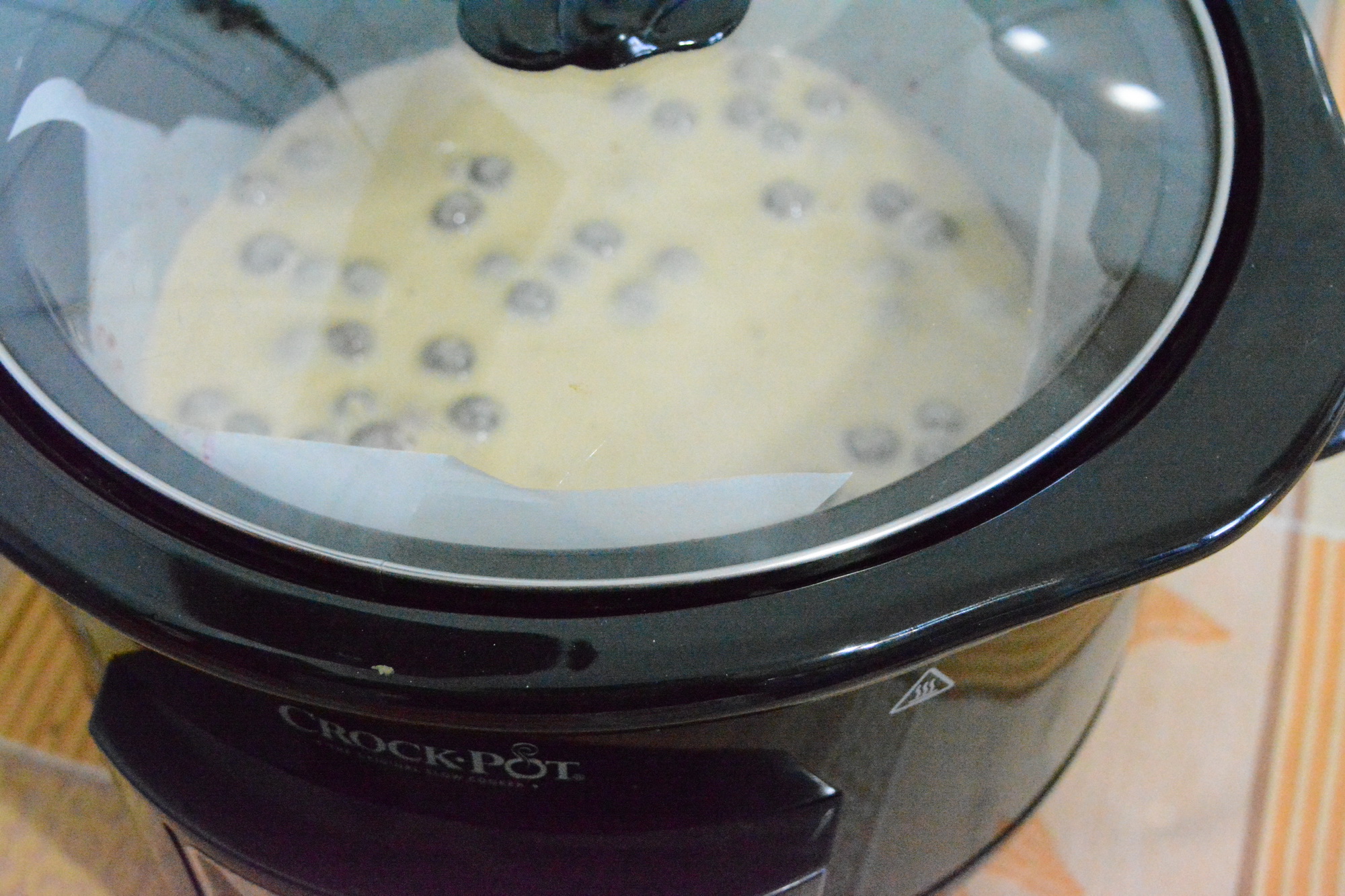 Desert prajitura rasturnata cu zmeura si fulgi de chilli la slow cooker Crock-Pot