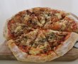 Pizza cu ton si galbiori-2