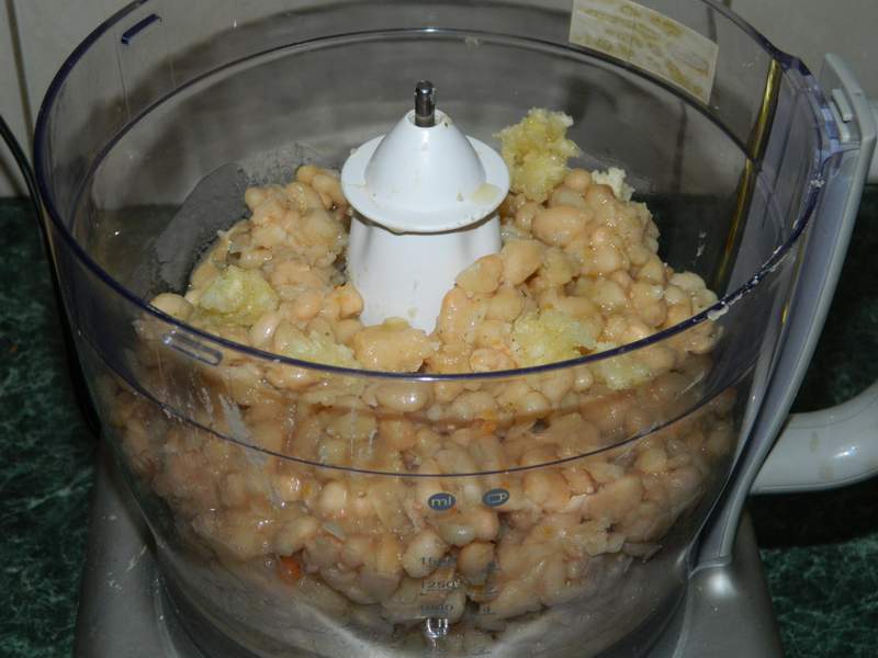 Fasole mixata cu ceapa caramelizata