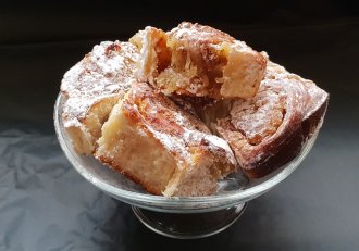 Desert cozonac trandafir cu mere si nuca