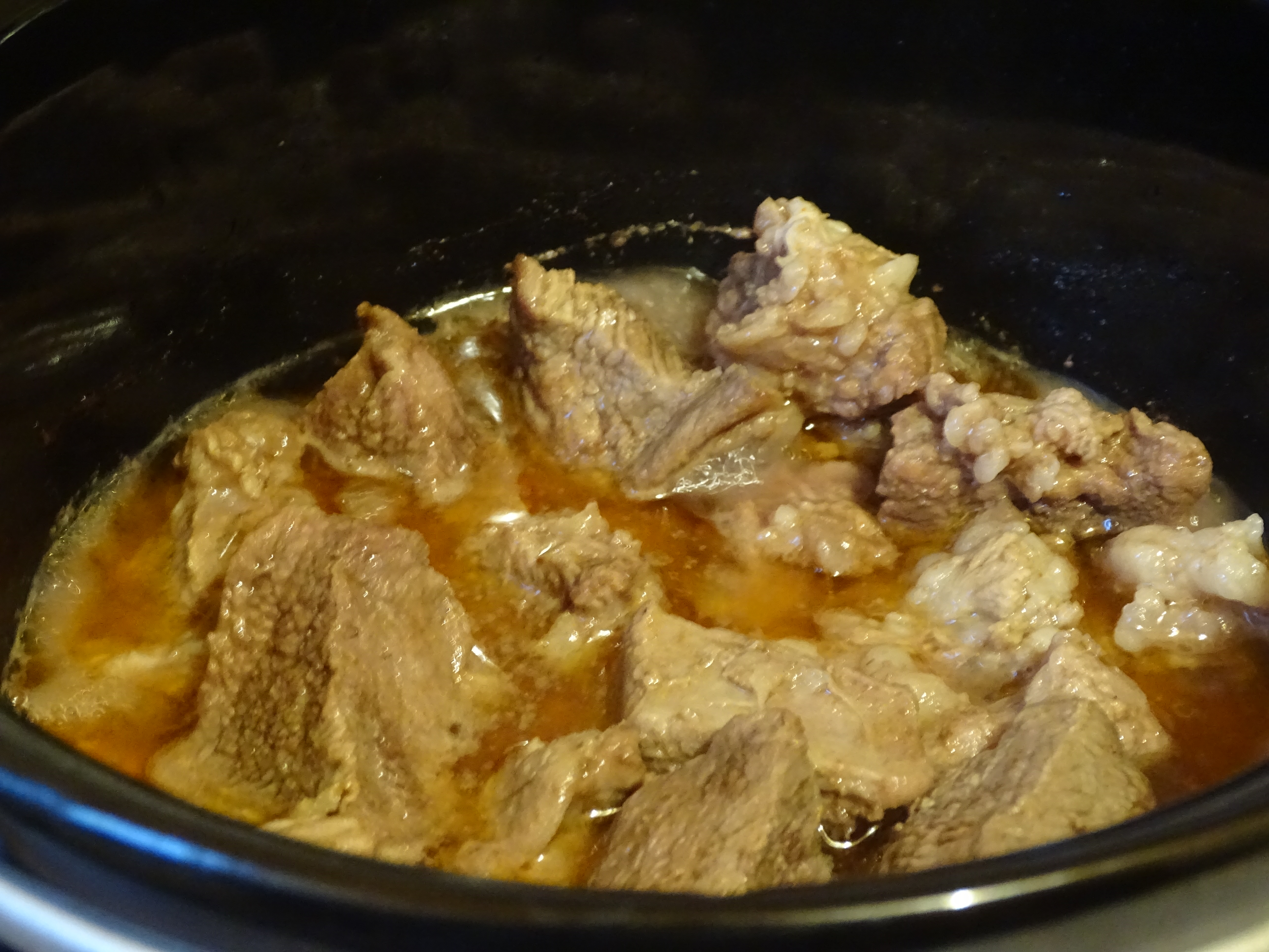 Carne de vita cu sos picant la slow cooker Crock-Pot