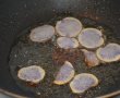 Gnocchi din cartofi mov, cu ghebe sotate si cipsuri-2