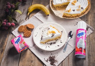 Tarta cu crema de vanilie, banane si frisca