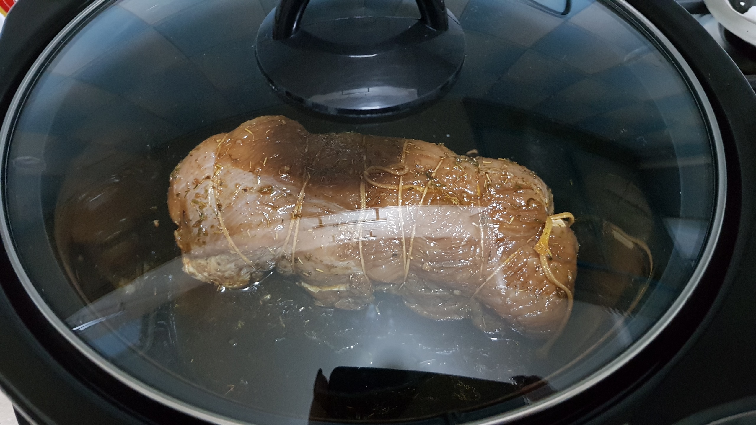 Pastrama de curcan la slow cooker Crock-Pot