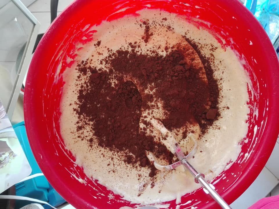 Desert prajitura insiropata, cu ciocolata si crema de ricotta