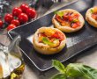 Aperitiv mini-tarte cu crema de branza si rosii cherry-0