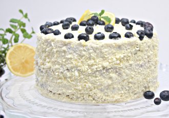 Desert tort cu afine si bezea de lamaie