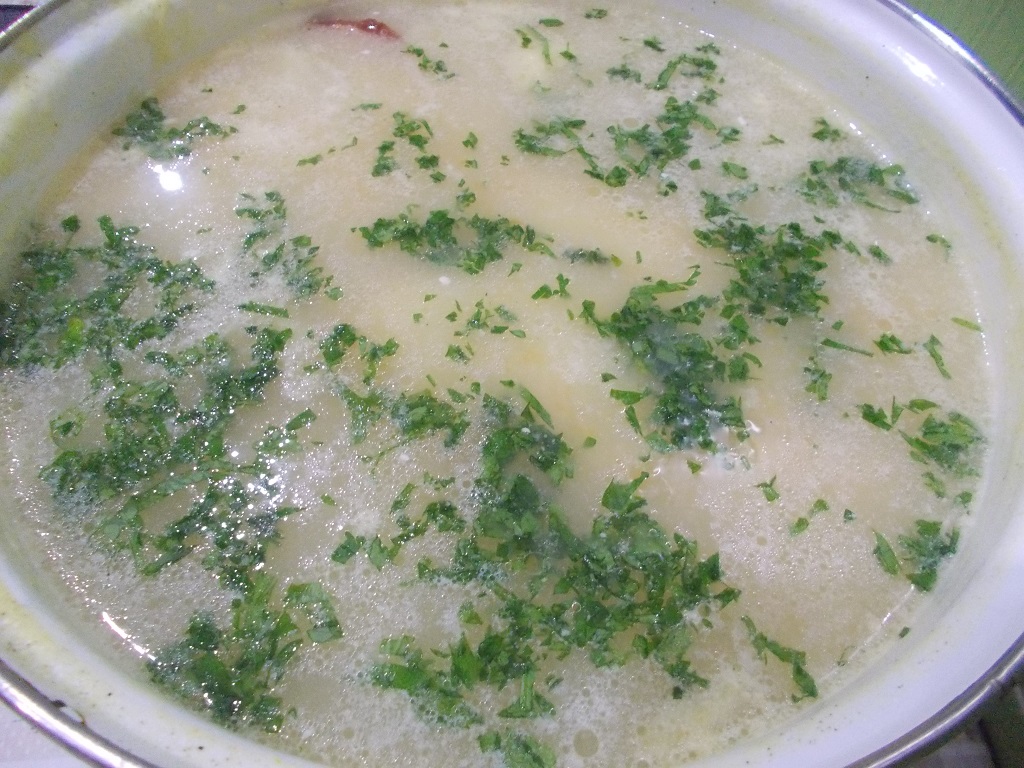 Supa crema de cartofi, cu smantana, unt si afumaturi