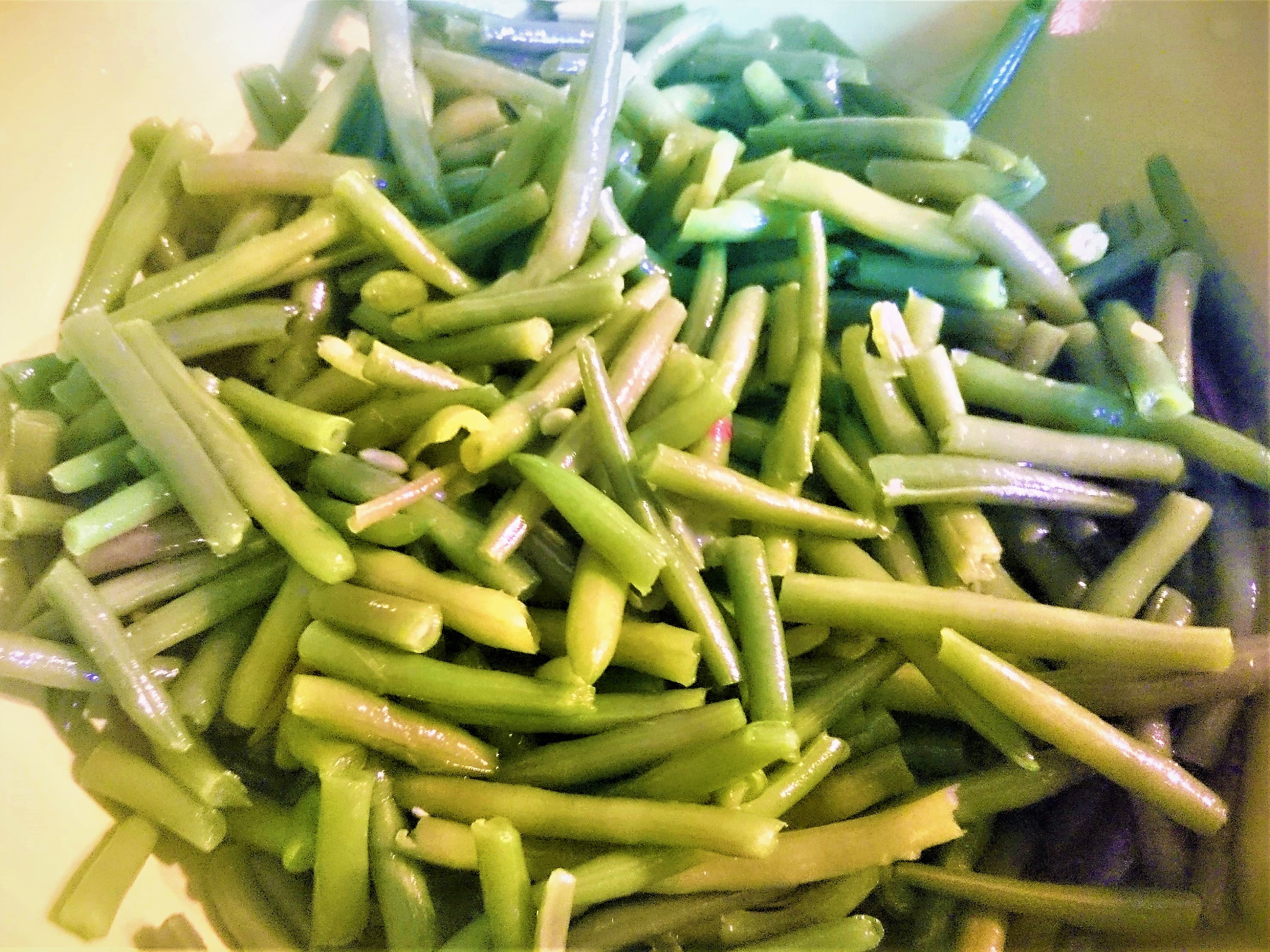 Salata de fasole verde cu piept de pui afumat