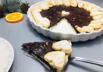 Desert tarta cu ciocolata, arahide si portocala