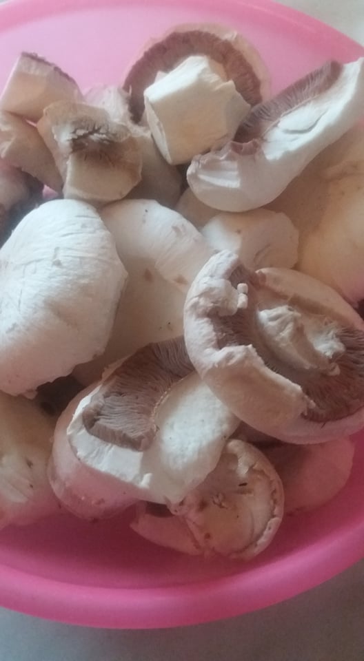 Ciuperci cu sos de usturoi
