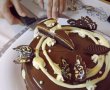 Desert tort de ciocolata si cafea cu glazura oglinda-9