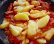 Cartofi taranesti cu gogosari in sos de rosii-4