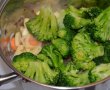Crema de broccoli cu seminte de dovleac, crutoane si pesto din menta-3