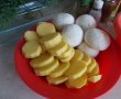 Pulpe de pui pe pat de ciuperci si cartofi, la cuptor-3