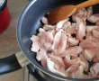 Paste cu carne de pui in sos de rosii si ardei-1