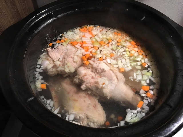 Ciorba din aripi de curcan la slow cooker Crock-Pot