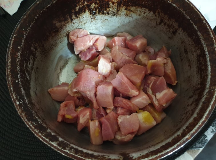 Tocana de gnocchi cu carne de porc