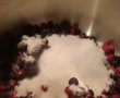 Desert tort aniversar cu fructe de padure si crema de vanilie-16