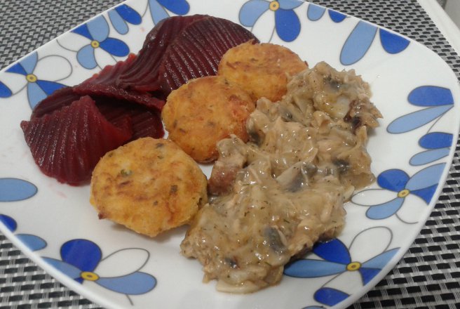 Chiftelute din orez si cartofi cu ciulama de ciuperci