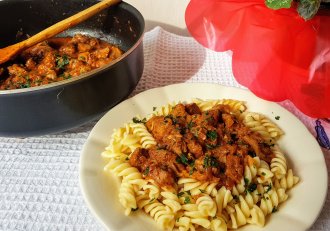 Tocanita piperata cu carne de porc