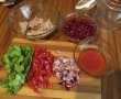 Salata de ton cu fasole rosie si gogosari-1