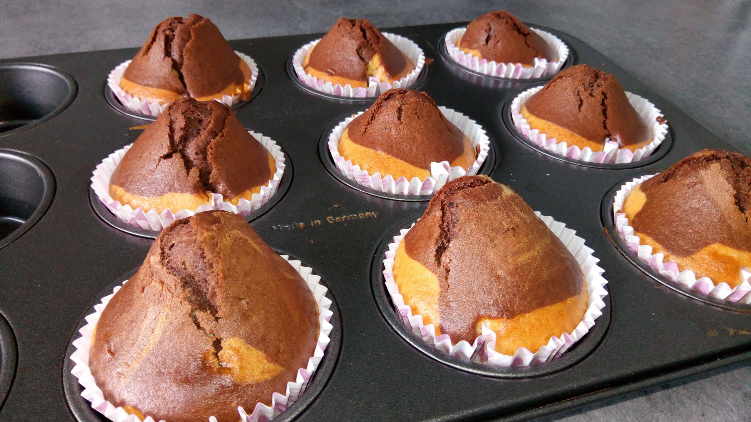 Desert muffins de post cu aroma de vanilie si cacao