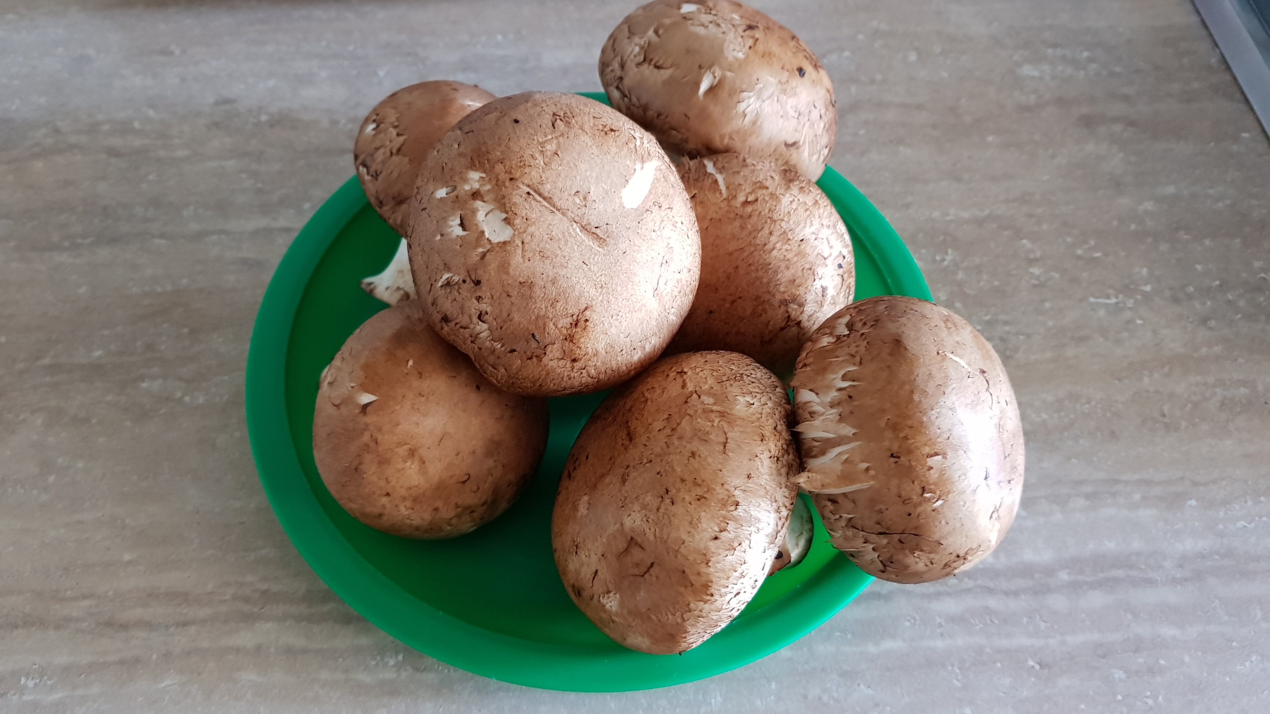 Ciuperci brune cu orez si turmeric