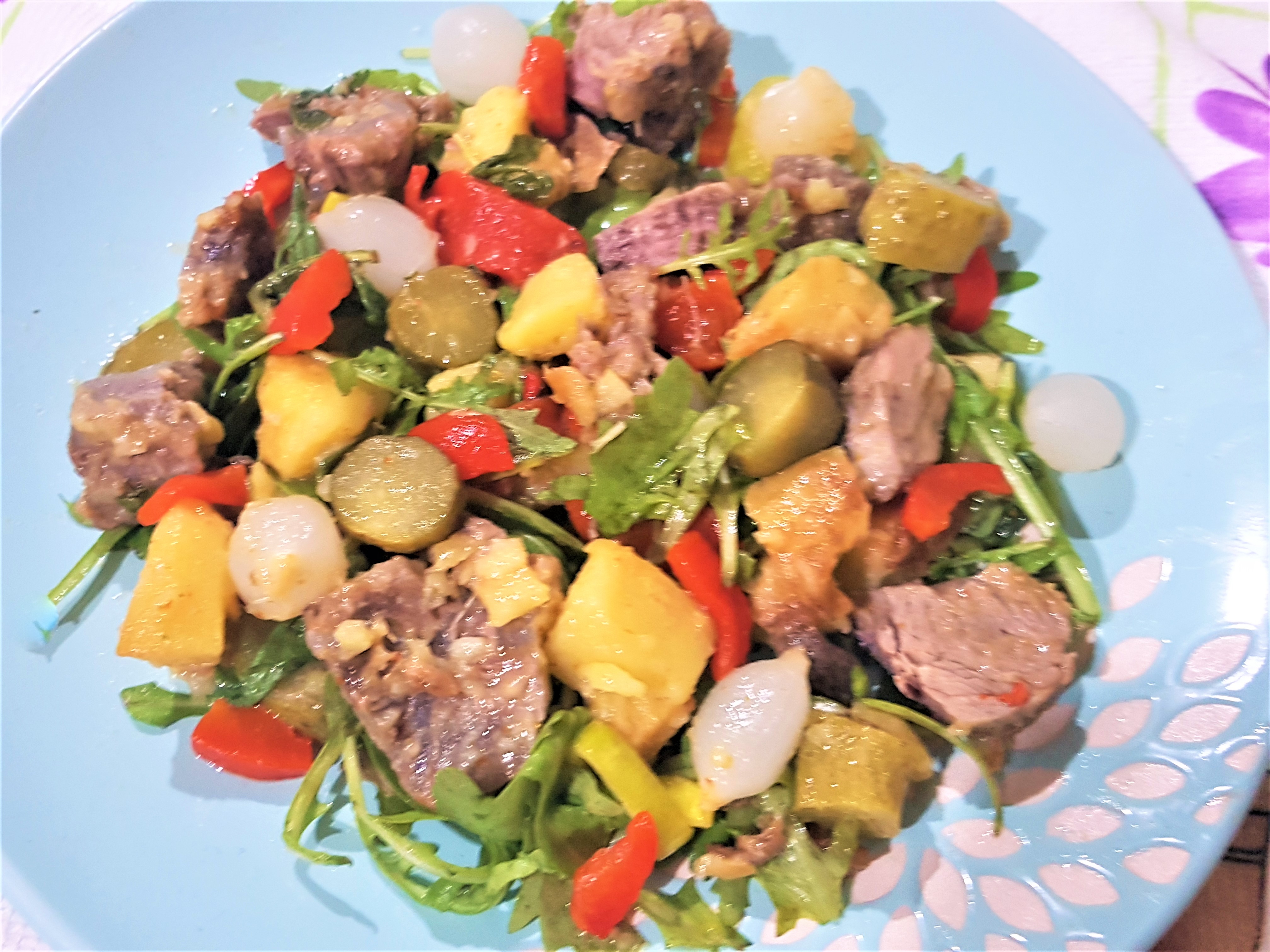 Salata nemteasca cu carne de vita si cartofi