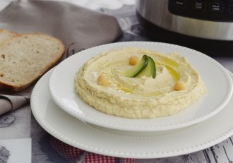 Humus cu avocado pregatit la Multicooker-ul Crock-Pot Express cu gatire sub presiune