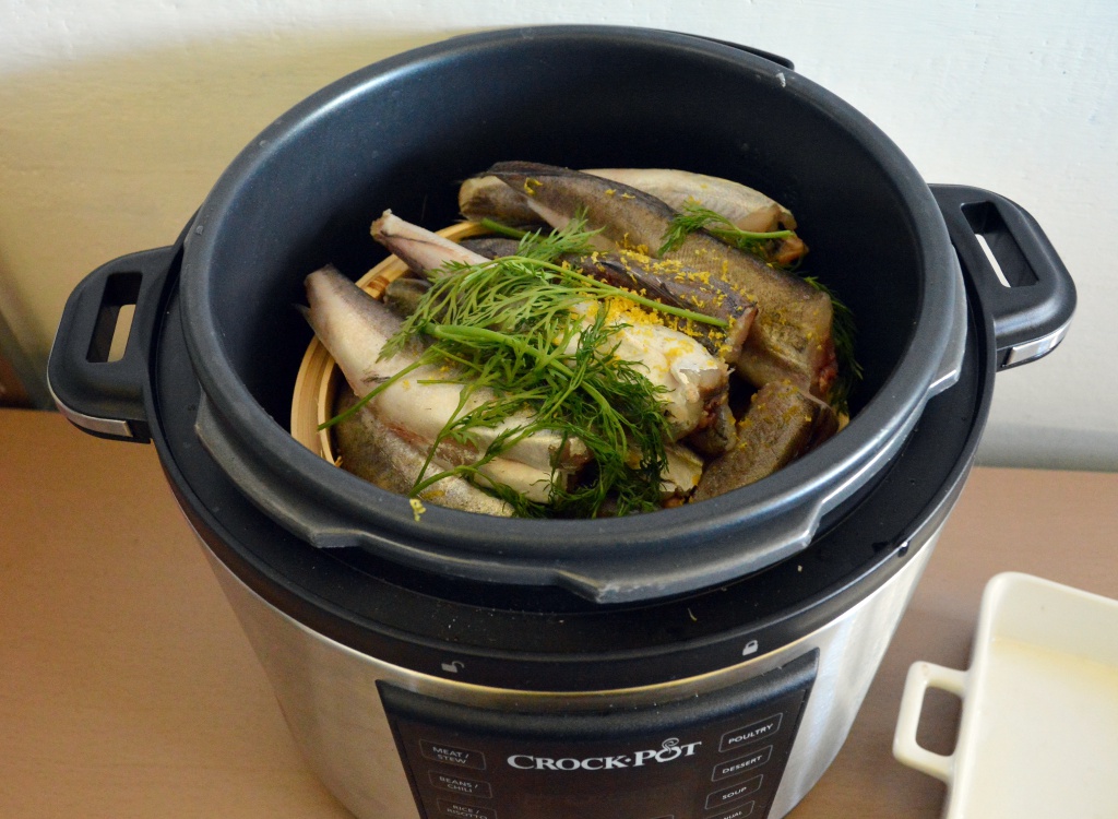 Merluciu cu cartofi noi la Multicooker-ul Crock-Pot Express cu gatire sub presiune