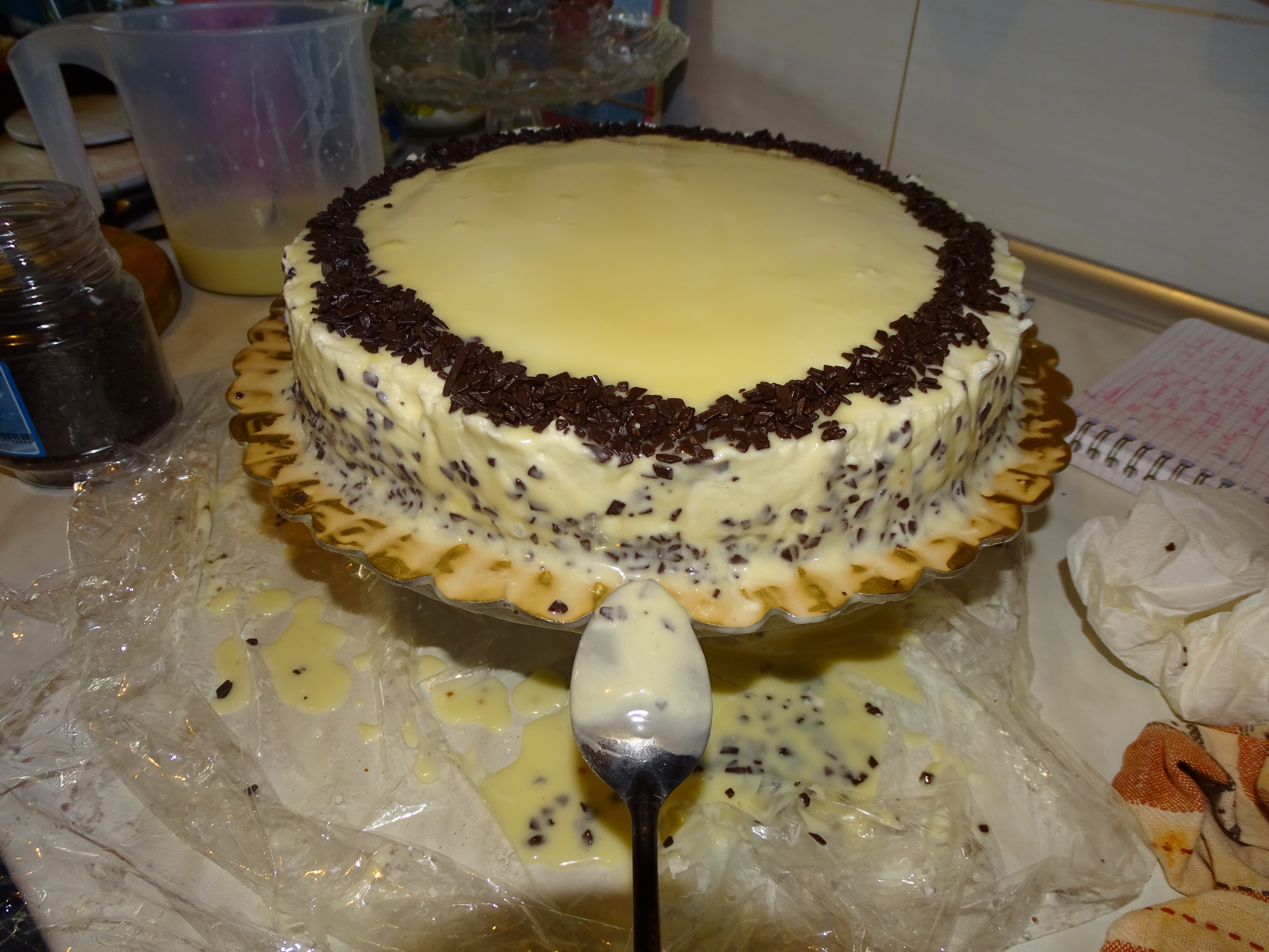 Desert tort cu ciocolata alba si jeleu de zmeura