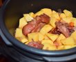 Mancare de cartofi cu afumatura de porc la Multicooker Crock-Pot Express cu gatire sub presiune-5