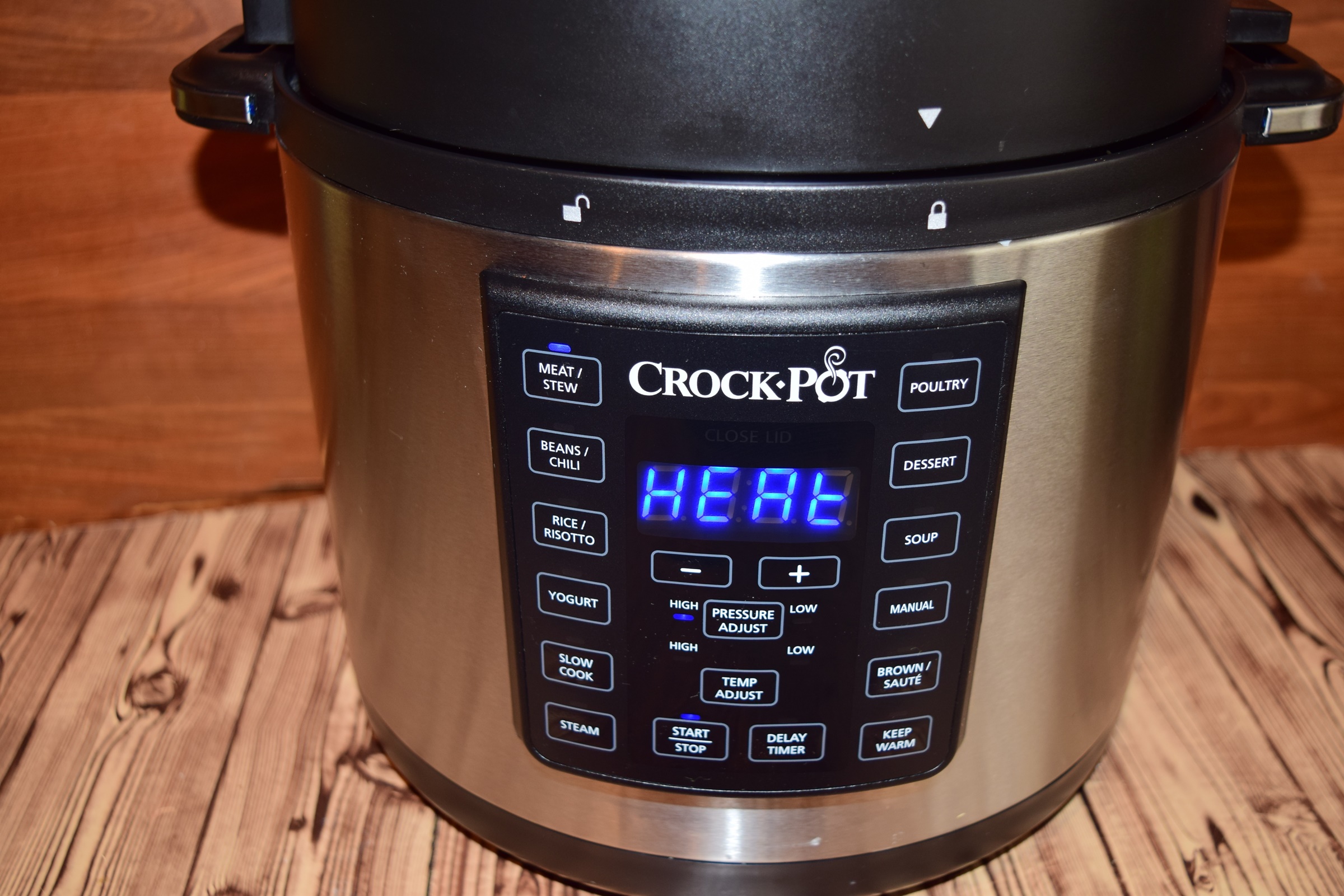 Mancare de cartofi cu afumatura de porc la Multicooker Crock-Pot Express cu gatire sub presiune