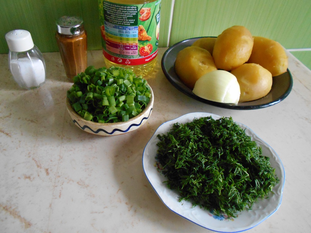 Placinte basarabene (foioase) de post, cu cartofi, ceapa verde si marar