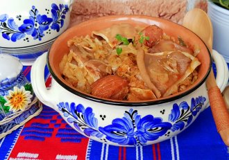 Varza acra cu urechi de porc la cuptor