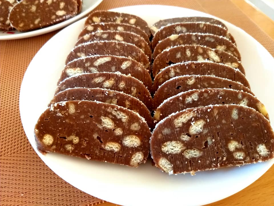 Desert salam de biscuiti cu ciocolata