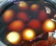 Oua rosii, vopsite in coji de ceapa-2