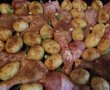 Copanele cu cartofi noi la cuptor si sos de usturoi-0