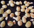 Chiftele de pui si cartofi noi in sos de rosii la cuptor-1