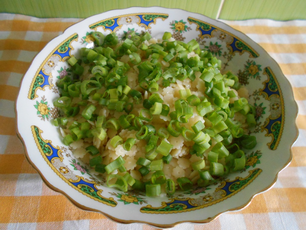 Salata de paste, cu hering afumat in ulei