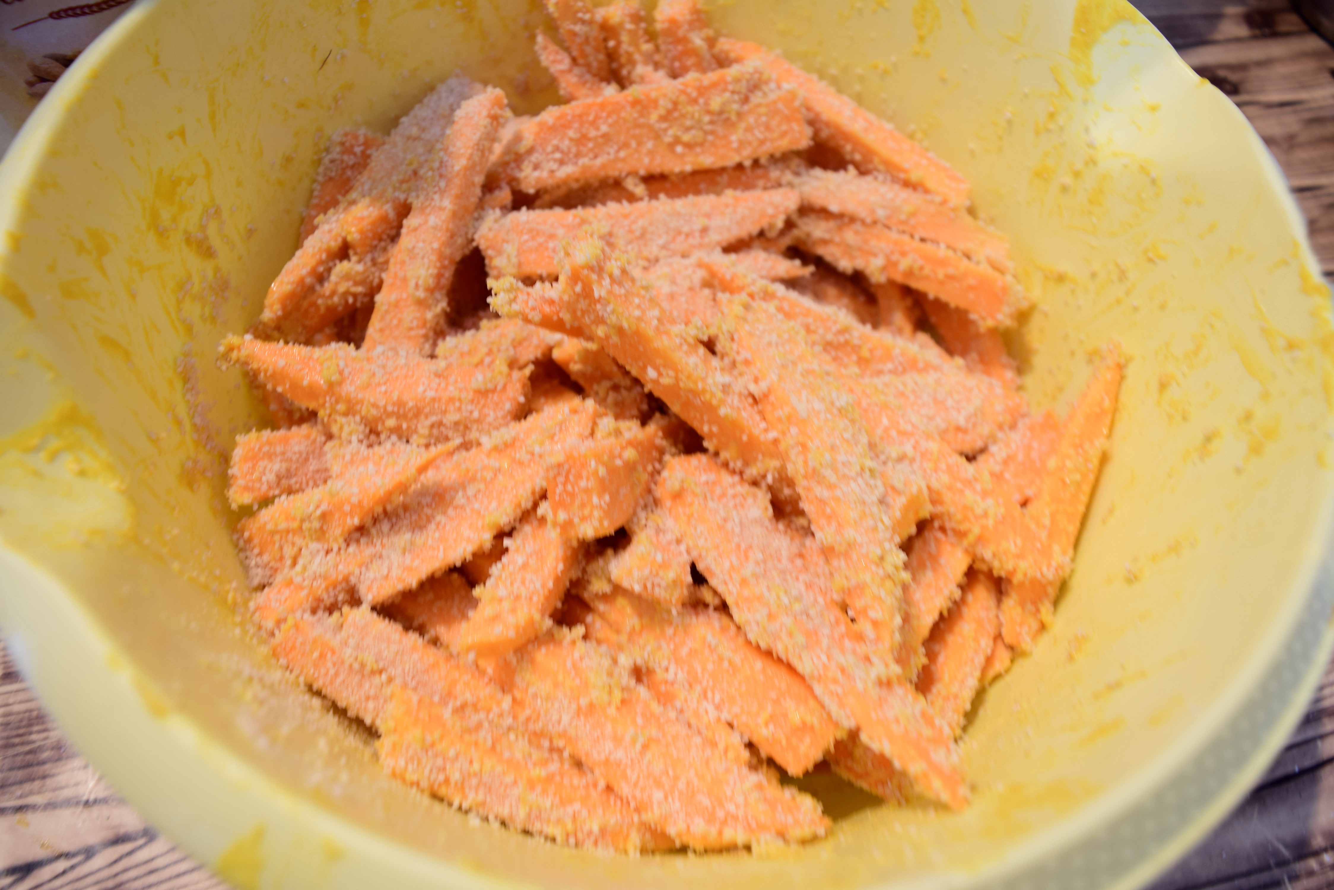 Cartofi dulci in crusta de mustar cu pesmet
